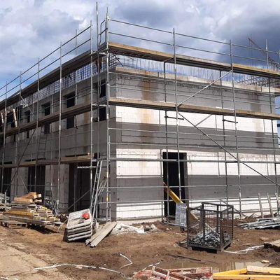 Sierpień 2021r. budowa - nowe domy w inwestycji Ogrody Szymborskiej, Wrocław Wojszyce Krzyki 