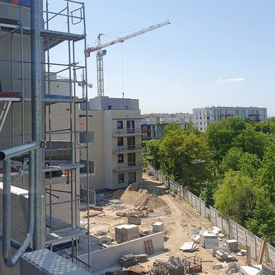 Racławicka Platinum - budowa maj 2023 - widok na dziedziniec z części B