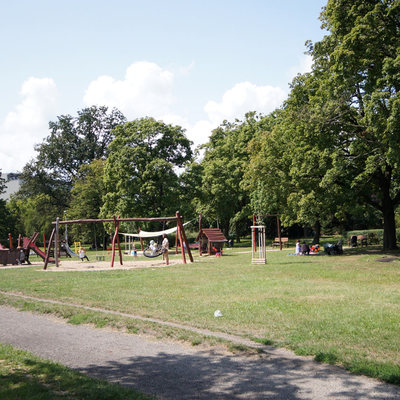 Park Skowroni - położony pomiędzy osiedlem Gaj a Borkiem we Wrocławiu