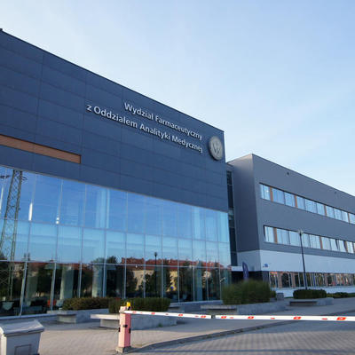 Wydział Farmaceutyczny z Odziałem Analityki Medycznej we Wrocławiu przy ul.Borowskiej